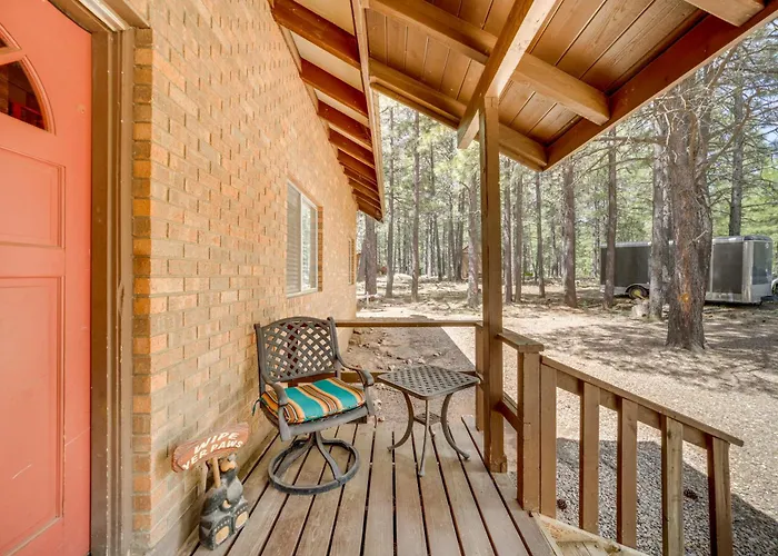 Holiday home Fire Pit & Grill: Spacious 'forest Lakes Chalet'